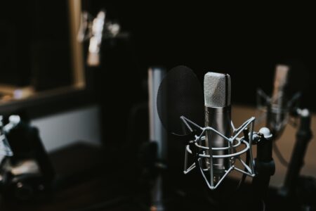 Podkastproduksjon: Din Veiledning til Å Lage Erverdige Podkaster